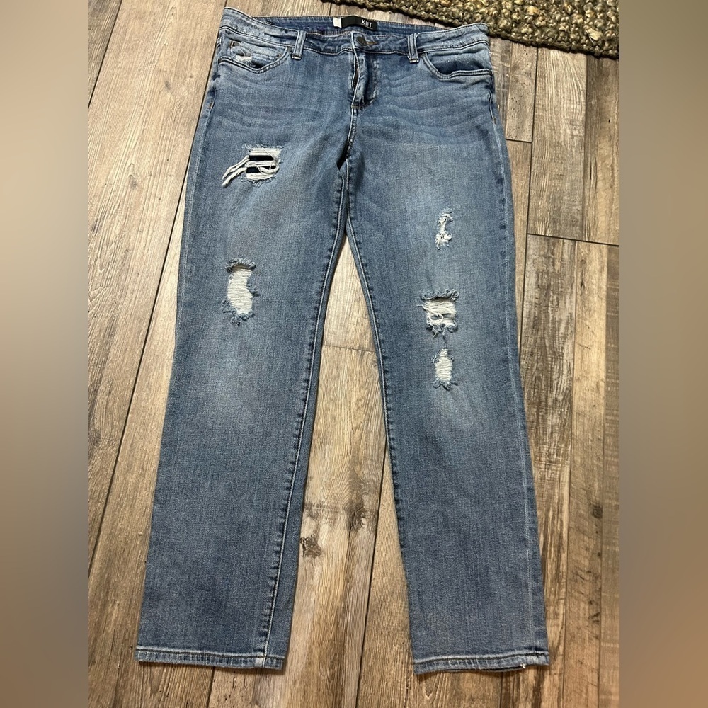 Kut from the Kluth Womenโs Catherine Boyfriend med Wash Jeans Denim